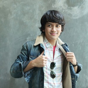 收聽Calvin Jeremy的Tak Berdua歌詞歌曲