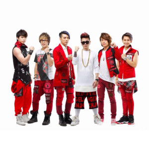 收听MP魔幻力量的Superhero歌词歌曲