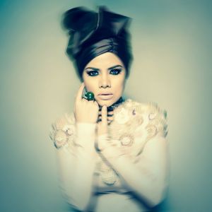 收聽Alyah的Permata (feat. Ben)歌詞歌曲