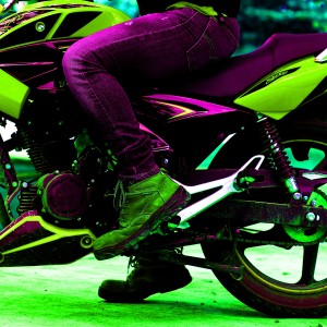 ดาวน์โหลดและฟังเพลง La Cortina พร้อมเนื้อเพลงจาก RubzzZ