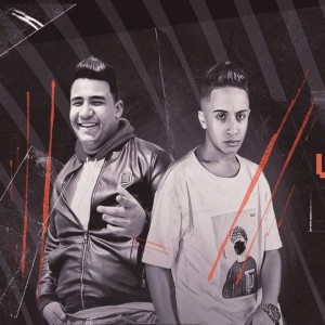 Listen to علي كل لون الدنيا بتشكل معايا song with lyrics from Moaz Moza