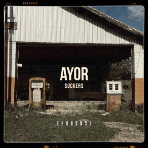 ดาวน์โหลดและฟังเพลง Suckers พร้อมเนื้อเพลงจาก AYOR