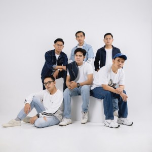 Dengarkan Rayu lagu dari FIRSTLY dengan lirik