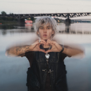 Listen to BUTELKA WINA (Explicit) song with lyrics from Kostek