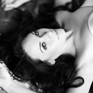 Dengarkan La Vie en Rose lagu dari Lauren Carter dengan lirik