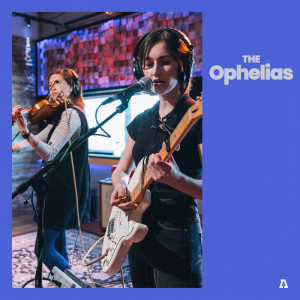 Dengarkan lagu Moon like Sour Candy (Audiotree Live Version) nyanyian The Ophelias dengan lirik