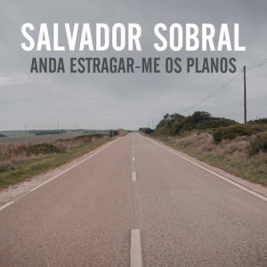 ดาวน์โหลดและฟังเพลง Anda estragar-me os planos พร้อมเนื้อเพลงจาก Salvador Sobral