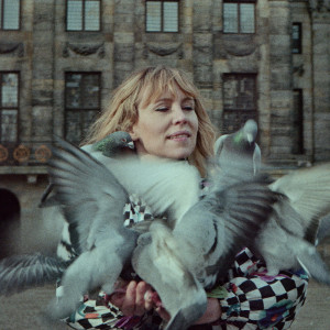 Listen to Verloren Woorden song with lyrics from Janne Schra