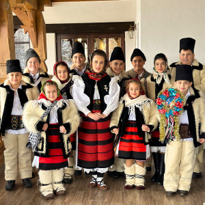 Album Dacă Gazda Ne-a Cinsti from 