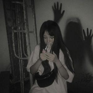 收聽Skippy的in a world i dont belong (Explicit)歌詞歌曲
