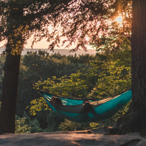 Dengarkan lagu Charming Lullabys nyanyian Deep Sleep dengan lirik