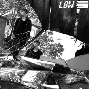 ดาวน์โหลดและฟังเพลง Low พร้อมเนื้อเพลงจาก deelanZ