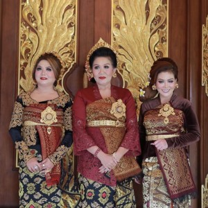 Listen to Galungan Kuningan song with lyrics from Galuh Bilen