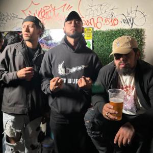 收聽Bogar-T的Todos Andamos Igual (feat. AxSierra & Ensus)歌詞歌曲