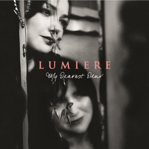 收听Lumiere的Cailín Deas Crúite Na Mbó歌词歌曲