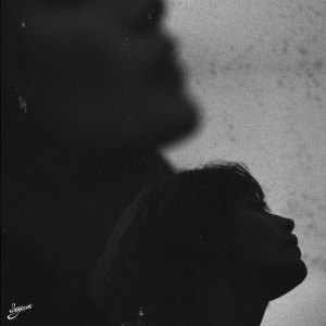 Listen to her pale skin song with lyrics from shibíre