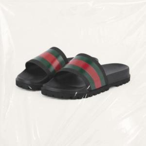 收聽ADEK WWA的Gucci Klapki (Explicit)歌詞歌曲