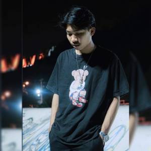 ดาวน์โหลดและฟังเพลง กาลครั้งหนึ่ง พร้อมเนื้อเพลงจาก OLD Skool