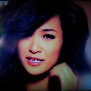 收聽Đông Nhi的Ký Ức Phím Dương Cầm歌詞歌曲