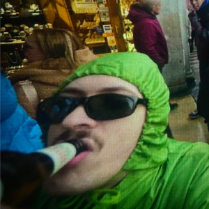 收聽!ROBERTO的!AH UH (Explicit)歌詞歌曲