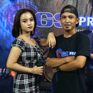 Dengarkan Rembulan Malam lagu dari Karak Mahesa dengan lirik