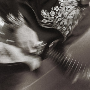 ดาวน์โหลดและฟังเพลง Motel Moon Ritual พร้อมเนื้อเพลงจาก Gitkin