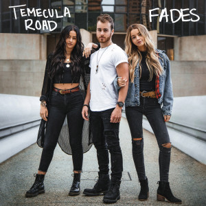 收聽Temecula Road的Fades歌詞歌曲
