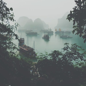 收听Raena的Don't Hold Back歌词歌曲