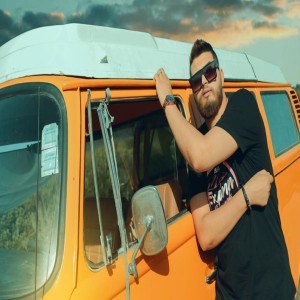 Listen to Wili Wili song with lyrics from Timo