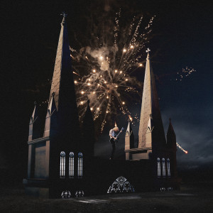 ดาวน์โหลดและฟังเพลง Folks พร้อมเนื้อเพลงจาก LØREN