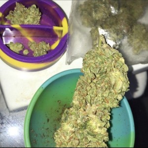 收聽Young Teles的2 Grams歌詞歌曲