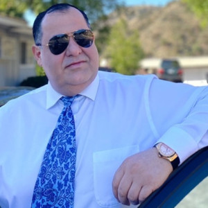 Listen to Hayrik song with lyrics from Artash Asatryan