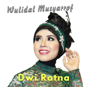 收听Dwi Ratna的Wulidal Musyarrof歌词歌曲