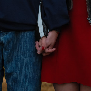 ดาวน์โหลดและฟังเพลง Falling in Love พร้อมเนื้อเพลงจาก Darren Cashwell