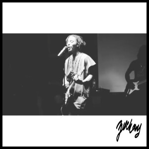 Dengarkan lagu A Conqueror Live at the Garden 2017 nyanyian King Zachary dengan lirik