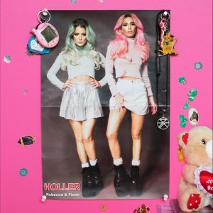 ดาวน์โหลดและฟังเพลง Holler พร้อมเนื้อเพลงจาก Rebecca & Fiona