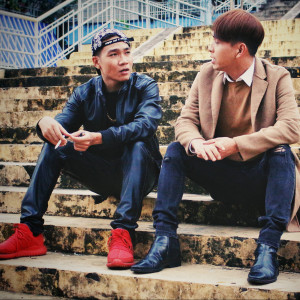Listen to Đời Là Dòng Sông song with lyrics from Wowy