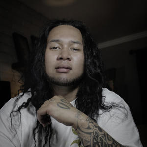 收聽USO ROB的Falling for her love (feat. Ms. Nive Noga)歌詞歌曲