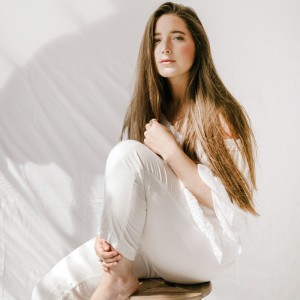 收听Noelle Johnson的Lonely Nights (Acoustic)歌词歌曲
