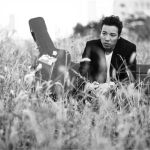 收聽鄭世豪的伴隨歌詞歌曲