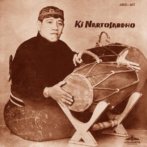 Dengarkan Suara Suling Pl.6 lagu dari Cho dengan lirik