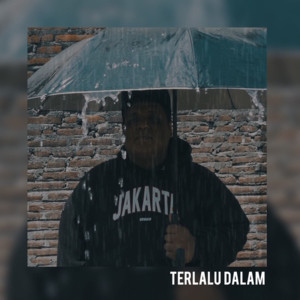Dengarkan Terlalu Dalam lagu dari NGATMOMBILUNG dengan lirik