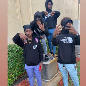 收聽RRRyimmy的9INE (Explicit)歌詞歌曲