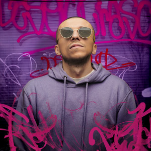 收听White P的Поменял歌词歌曲