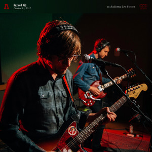 ดาวน์โหลดและฟังเพลง Futon (Audiotree Live Version) พร้อมเนื้อเพลงจาก Rozwell Kid