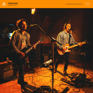 收聽Handgrenades的Wrapped in Plastic (Audiotree Live Version)歌詞歌曲