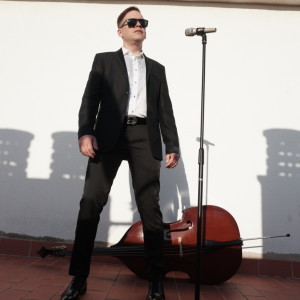 Listen to Sand and Sea song with lyrics from Roman Polonsky