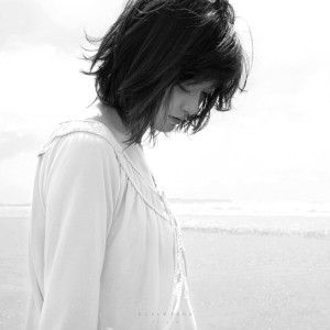Dengarkan lagu A Calm Song (Summer Night) nyanyian HEY HUN dengan lirik