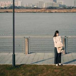 收听Helena Kim的Winter Is Around The Corner歌词歌曲
