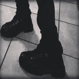 ดาวน์โหลดและฟังเพลง hallway of eyes (Explicit) พร้อมเนื้อเพลงจาก KidSnorlax